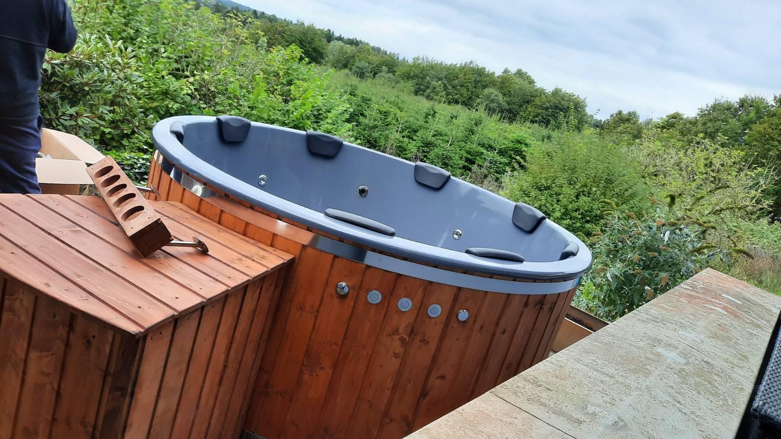 HOT TUB 1.8m (external stove) 17